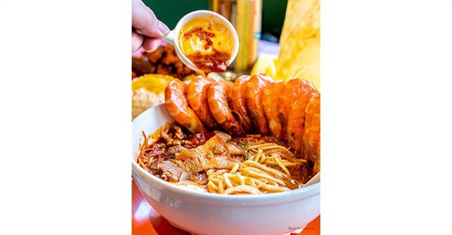 3月寿星到《Mama檔》用餐，还可再由12只虾免费升级成「20只虾」。(图/联发国际提供)