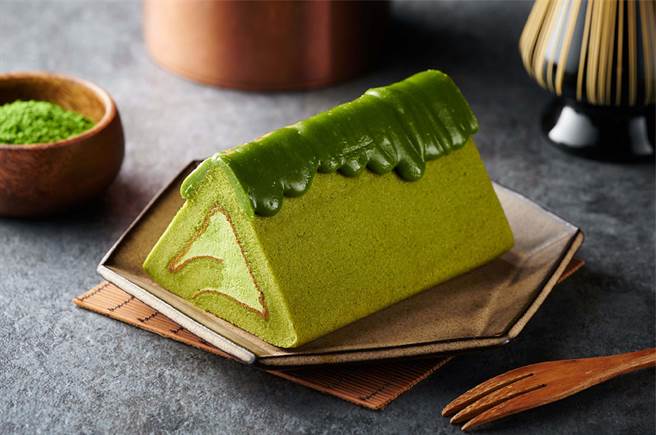 全聯We Sweet x一〇八抹茶茶廊「抹茶富士山捲」，每盒約150g，99元。（全聯提供）