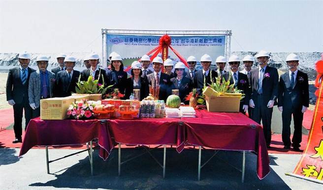 （日商巨菱公司在台中港区加码投资46亿元，兴建工业级过氧化氢制造厂，新厂于今日动土。图／台中港提供）
