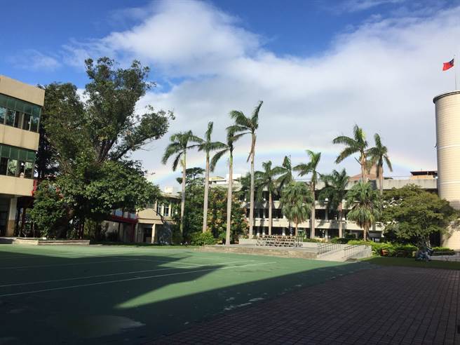 正妹喊「固定伴侣太乏味」 新竹某高职社团活动宣传惹争议（翻摄 校方脸书）