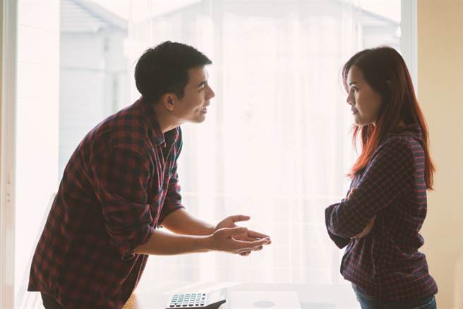 一名人妻抱怨，每次她和老公吵架婆婆只会要她忍耐，不过贴文发出后，不少网友反呛这名人妻问题也很大。(达志影像/示意图非当事人)