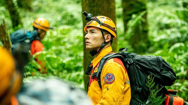 温升豪剧中因工作繁忙，被太太要求换职业跑道。（公共电视、myVideo提供）