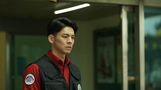 林柏宏被妈妈游说放弃消防员恢復音乐家身份。（公共电视、myVideo提供）