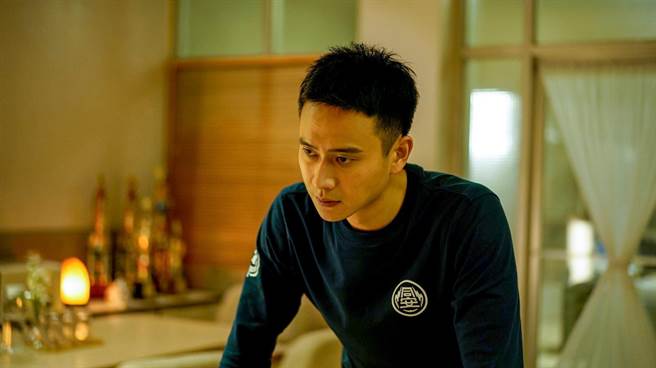 刘冠廷为同袍以下犯上衝撞分队长。（公共电视、myVideo提供）