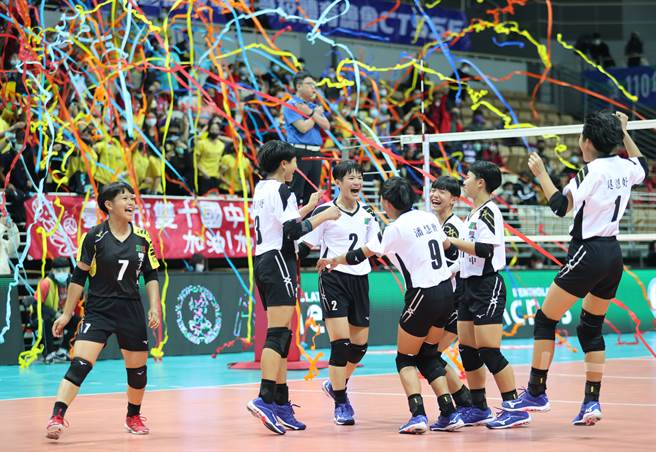 双十国中在109学年JHVL冠军战直落三重挫对手新园国中，收下队史第7冠。（高中体总提供）