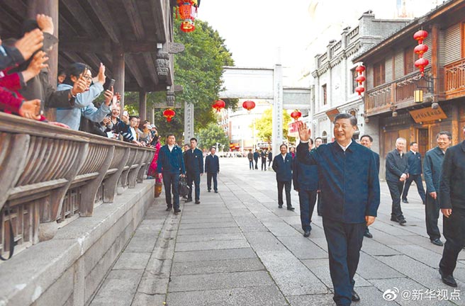習近平24日到福州視察，圖為他到福州著名景點、三坊七巷歷史文化街區。（取自新華網）