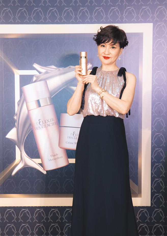 VALMONT屹麗鎏金秘尋系列邀請方芳芳分享保養關鍵。（VALMONT提供）