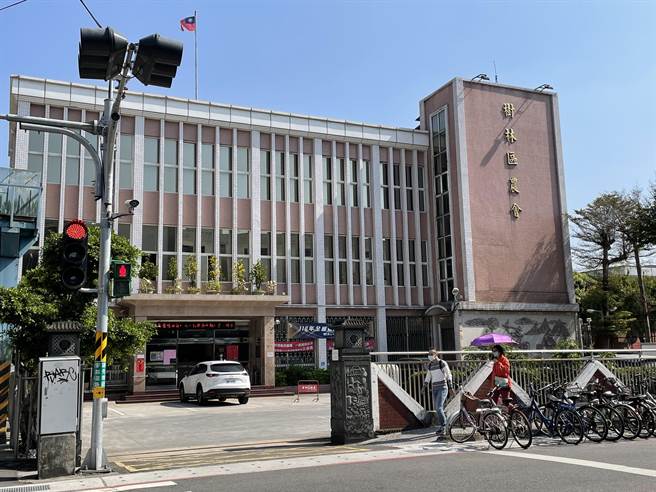 新北市树林农会爆出贿选，检调搜索发现，前立委廖本烟疑似以共同集资绑桩、现金买票、餐会、招待旅游等方式对农会会员贿选。（记者蔡雯如摄）