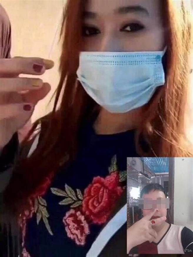 女子戴著口罩時，露出電眼、高挺鼻樑及飄逸長髮。（圖／翻攝自kienthuc.net）