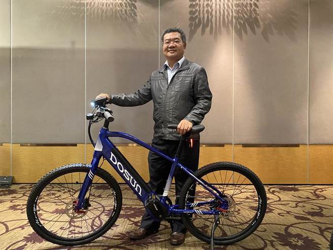 （看好自行车市场发展，邑升今年特别冠名赞助在臺举办第10年「臺湾自行车登山王挑战-Taiwan KOM Challenge」活动，董事长简荣坤号召企业及民间一同参与，为臺湾自行车登山活动尽心力。图／厂商提供）