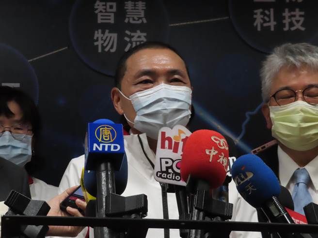 新北AZ疫苗2例不良反應 侯友宜：都已順利出院。（葉德正攝）