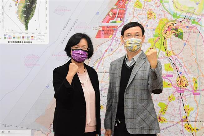 硅品精密资深副总经理简坤义(右)26日上午拜会彰化县长王惠美之后，正式对外公布硅品顺利落脚彰化中科二林园区。（图／刘朱松）
