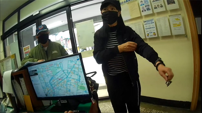 61岁刘姓妇人搭车遗失每日需服用的心臟病药物；警方得知后，赶紧依刘妇所描述之时间、地点及车辆特徵调阅路口监视器。（台中市第二分局提供／冯惠宜台中传真）