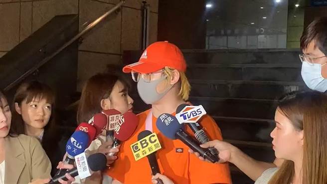 Youtuber「Cats纸袋人」龙尚谦因拍片教人逃票搭捷运被处分缓起诉，另又因直播闯电影院后门挨告。（本报资料照片）