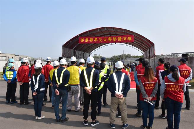 苗栗縣政府26日上午在竹南頭份水資源回收中心舉行旱災災害整備演練。（謝明俊攝）