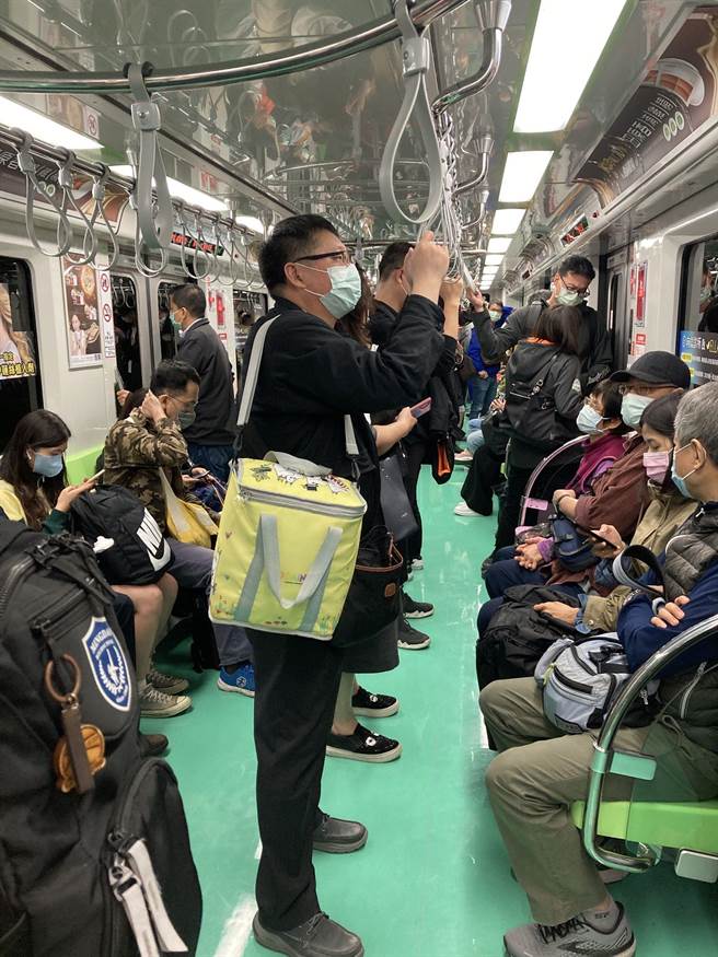 台中捷運綠線試營運首日運量達5萬2505人次，符合中捷公司預期。（中捷公司提供／林欣儀台中傳真）