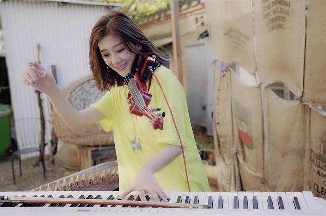 林逸欣三度挑战一人乐坊演奏。（旋转娱乐提供）