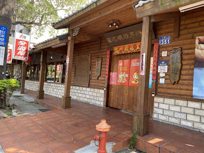 位于南屯区大墩七街「全海岸活虾餐厅」是在地30年人气活虾料理餐厅，其招牌标语「男人的加油站、女人的美容院」更是打动许多爱海味的消费者。（冯惠宜摄）