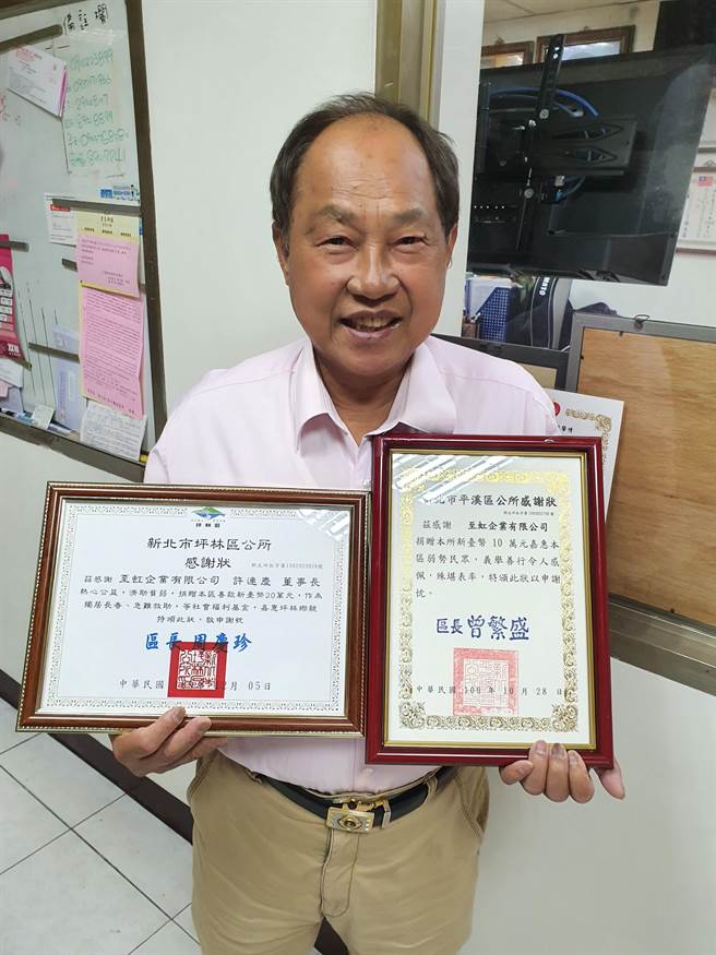 前台北縣香丘里里長許連慶曾因腎臟病面臨生死關頭，病癒後不改熱心服務本性，10餘年來幫助上百戶弱勢。（葉書宏攝）