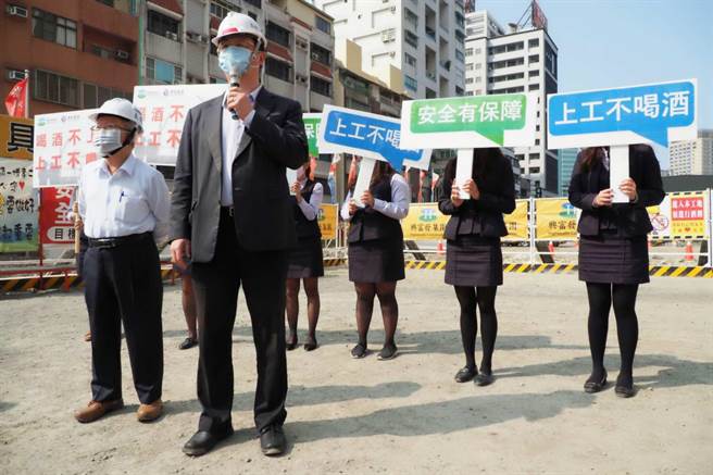 高市勞工局26日舉辦「工地酒測管制觀摩」，盼降低職災率。（高市勞工局提供／柯宗緯高雄傳真）