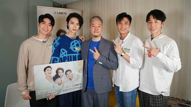 涂善存（左起）、陈立安、主持人阿甘、安俊朋、林嘉威在节目畅聊。（民视提供）