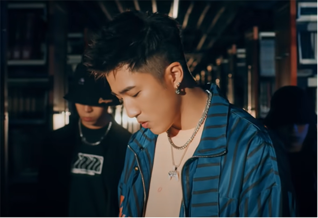 娄峻硕首度跨界与面纸龙头品牌合作，灵感爆发创作出Rap洗脑神曲。（图／品牌提供）