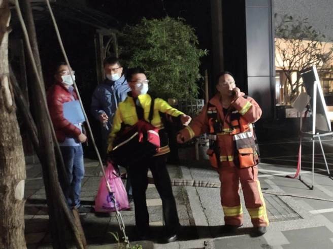 五股爆炸27岁男4指炸成10多块碎肉　警消苦找＋手术接回1指（民眾提供／戴上容新北传真）