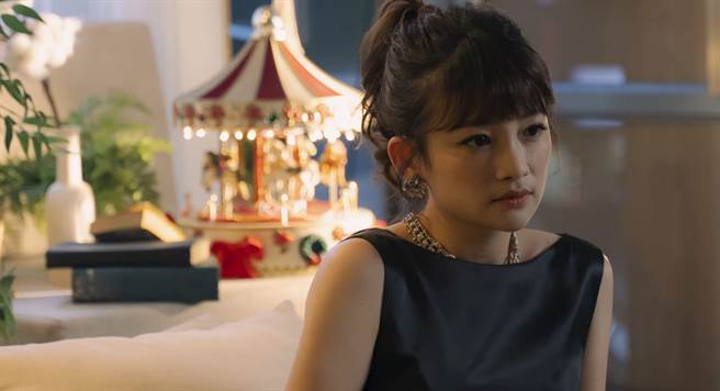 张涵雅日前赴高雄游乐园，用心拍摄新歌MV。（好痛音乐提供）