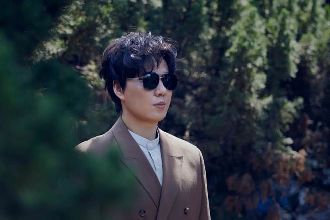 蕭煌奇新歌「送予你的歌」，讓搶先聽的女星哭成淚海。（圖／環球提供）
