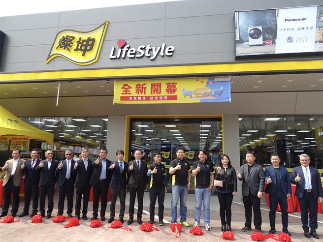灿坤中部第一间LifeStyle门市，26日在台中南屯区五权西路二段盛大开幕。(冯惠宜摄)