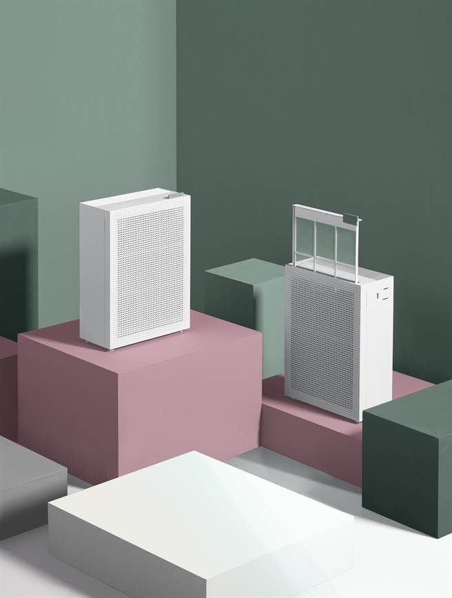 圖二：生活工場COWAY 綠淨力玩美雙禦空氣清淨機，三層高效能濾網保護，完整淨化空氣，三色美型設計時尚美感依舊。（生活工場提供）