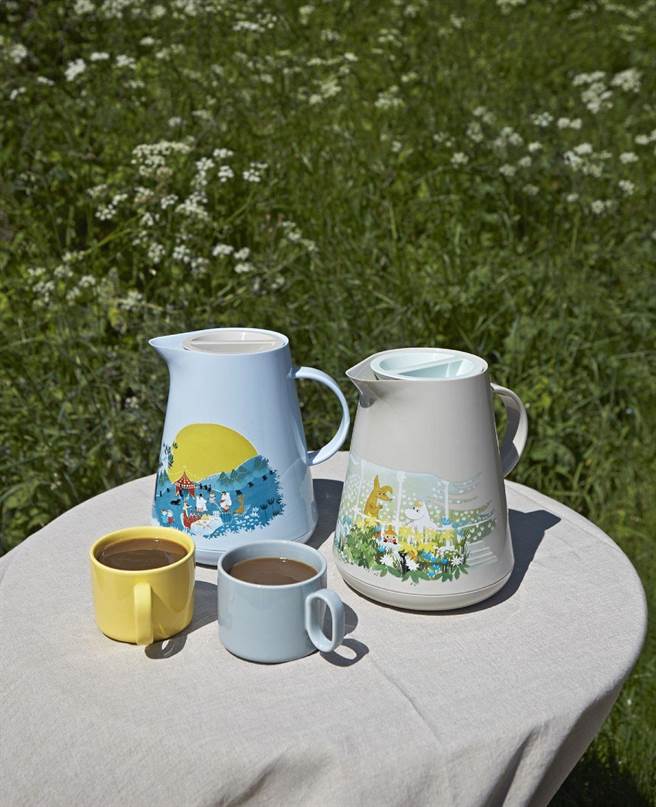 北歐櫥窗RIGTIG x嚕嚕米限量聯名，HOTTIE 保溫壺，兩色，2400元。（北歐櫥窗提供）