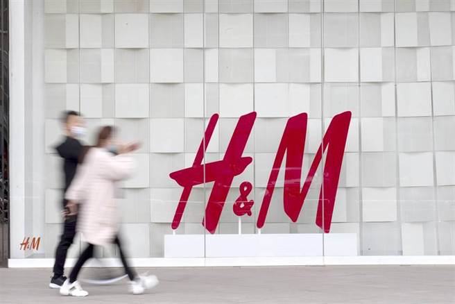 新疆棉風暴持續延燒，繼大陸網民抵制H&M之後，北京宣布制裁英國9名公民與4間機構。(圖/中新社)