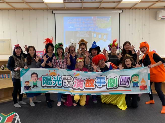 台中市阳光城市发展协会与立委张廖万坚携手推动亲子阅读。（卢金足摄）