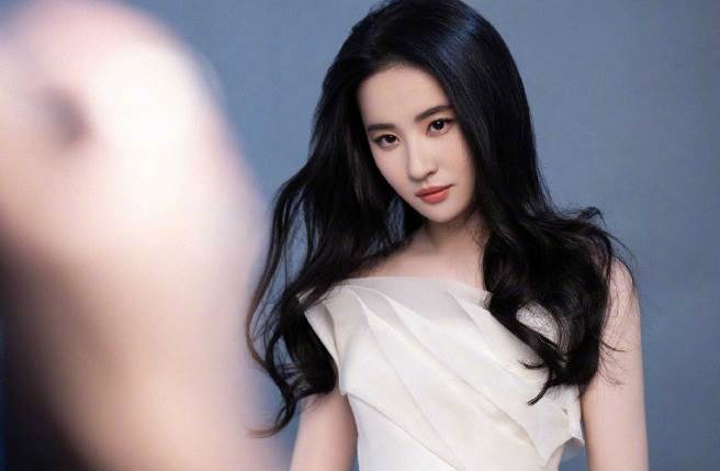 劉亦菲是少數幾個沒有對新疆棉花風波表態的大陸藝人。(取自劉亦菲微博)
