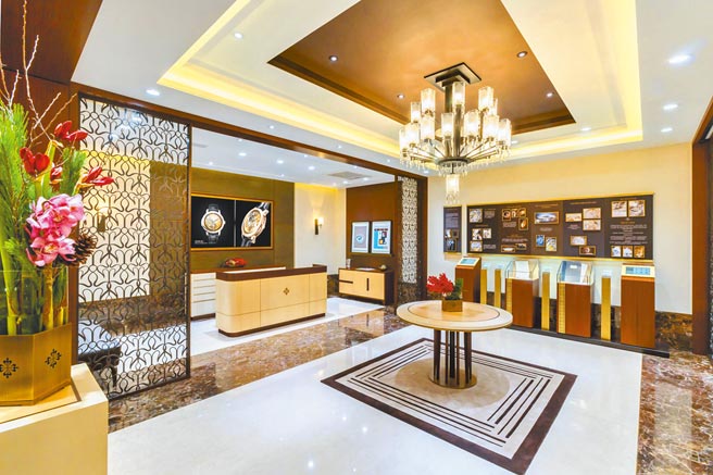 钟表精品店金生仪在店内陈列百达翡丽的品牌故事专区，如一座小型博物馆。（金生仪提供）