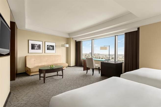 香格里拉台北及台南远东国际大饭店为庆祝这极具意义里程碑，携手推出一系列住宿、餐饮等庆祝活动。（香格里拉台南远东国际大饭店提供／曹婷婷台南传真）