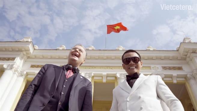 美国总统拜登今天正式提名前白宫国安会亚太事务资深主任康达（左）出任国务院亚太助卿。（路透社）