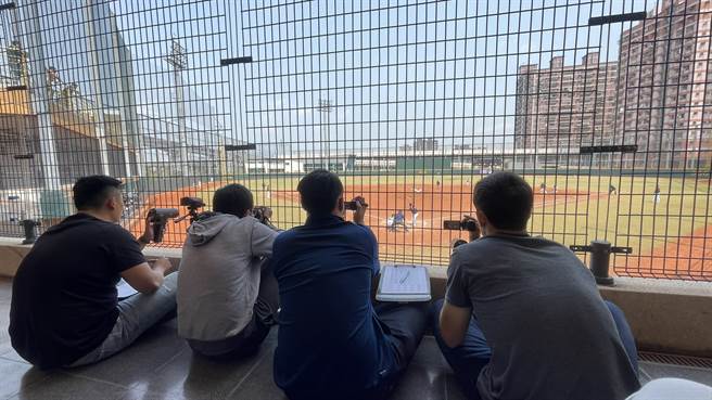 陈冠宇春季联赛初登板，吸引球探到场关注。（毛琬婷摄）