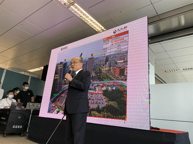 行政院长苏贞昌今视察新板特专三文化设施时受访。（许哲瑗摄）