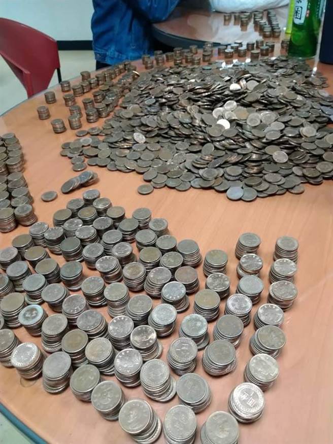 桃園竟有雇主在協調會上羞辱移工，8938元薪資要移工1元、1元數。（移民移工服務中心提供／蔡依珍桃園傳真）