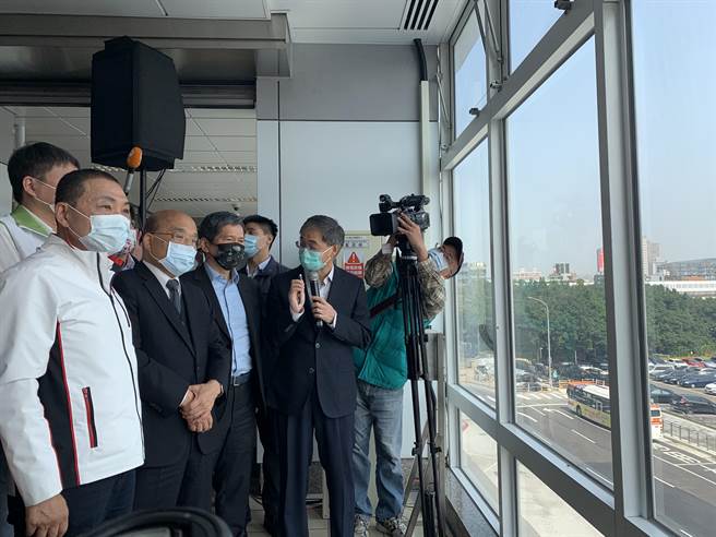 行政院長蘇貞昌、新北市長侯友宜今視察新板特專三文化設施。（許哲瑗攝）