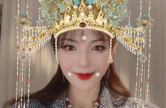 劉濤大玩濾鏡自拍。（圖／取材自劉濤微博）