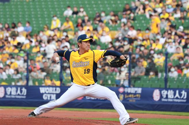 中信兄弟郑凯文先发6.1局飙出8次三振、失2分拿下本季第5胜。（中信兄弟提供）
