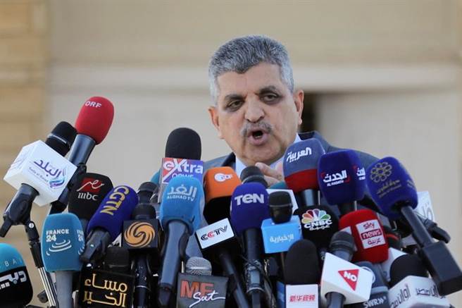 席拉比耶表示，长赐轮船尾26日晚间已开始移动。(图/路透社)