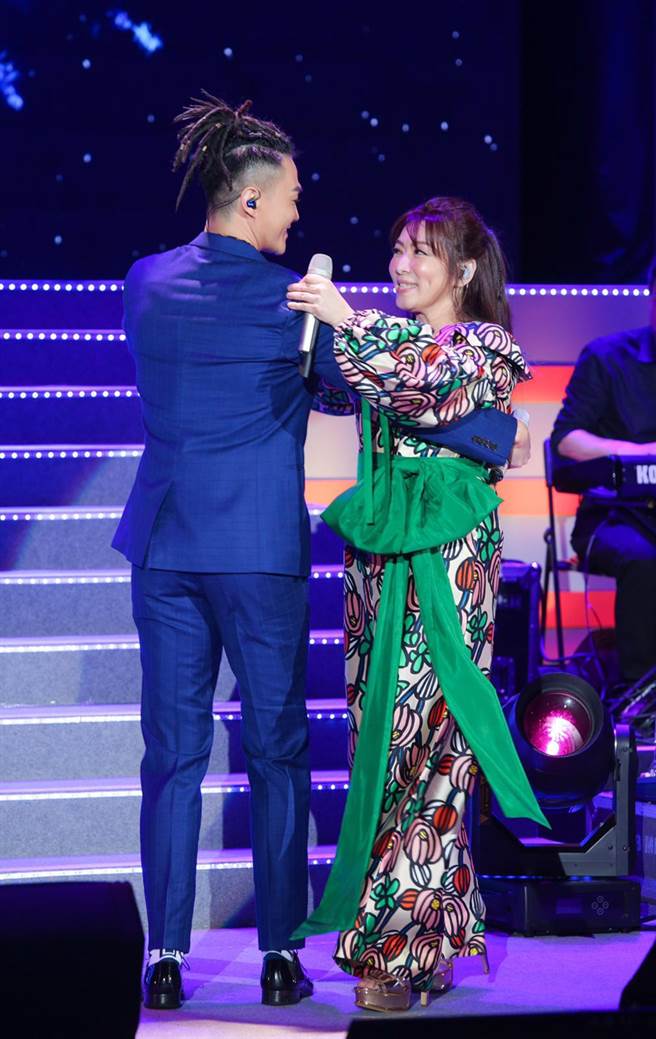 趙詠華和林俊逸情同姊弟默契十足。（吳松翰攝）