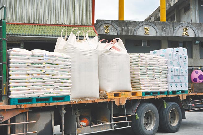 台灣缺水，西部糧商已到東部接洽收購白米，花蓮富里農會、玉溪農會強調花蓮稻米庫存、銷售量都是剛剛好，沒有賣給西部糧商，目前白米售價未調漲。（王志偉攝）