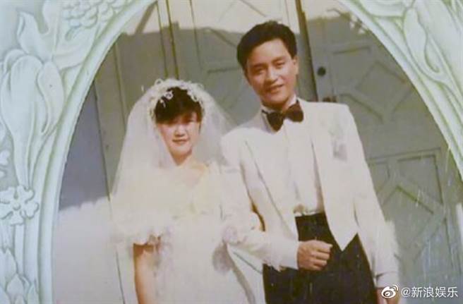 粉絲曝光和張國榮的合照。(圖/翻攝自新浪娛樂)