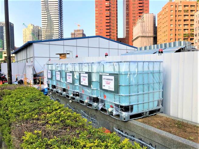 水荒严重，台中某豪华工地，全案从开挖到完工预估节水868万吨、约6个石冈坝水库。（卢金足摄）