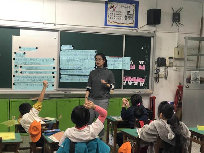 永龄教育基金会培训国立东华大学学习扶助授课教师于花莲县太巴塱国小，办理弱势家庭学生学习扶助计画之国语文教学活动。（教育部提供／林志成台北传真）